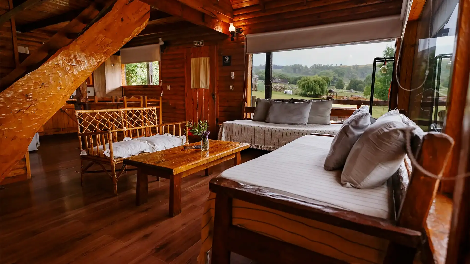 Interior de la Cabaña Alce en Valle de los Ciervos, Tandil