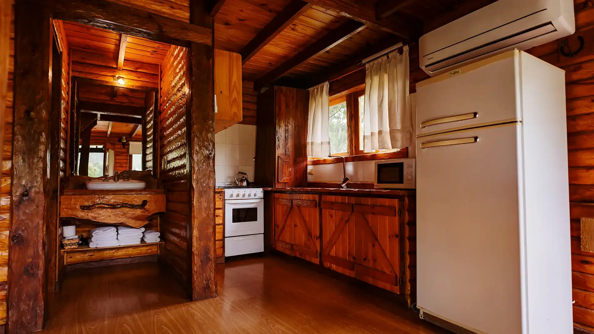 Interior de la Cabaña Axis en Valle de los Ciervos, Tandil