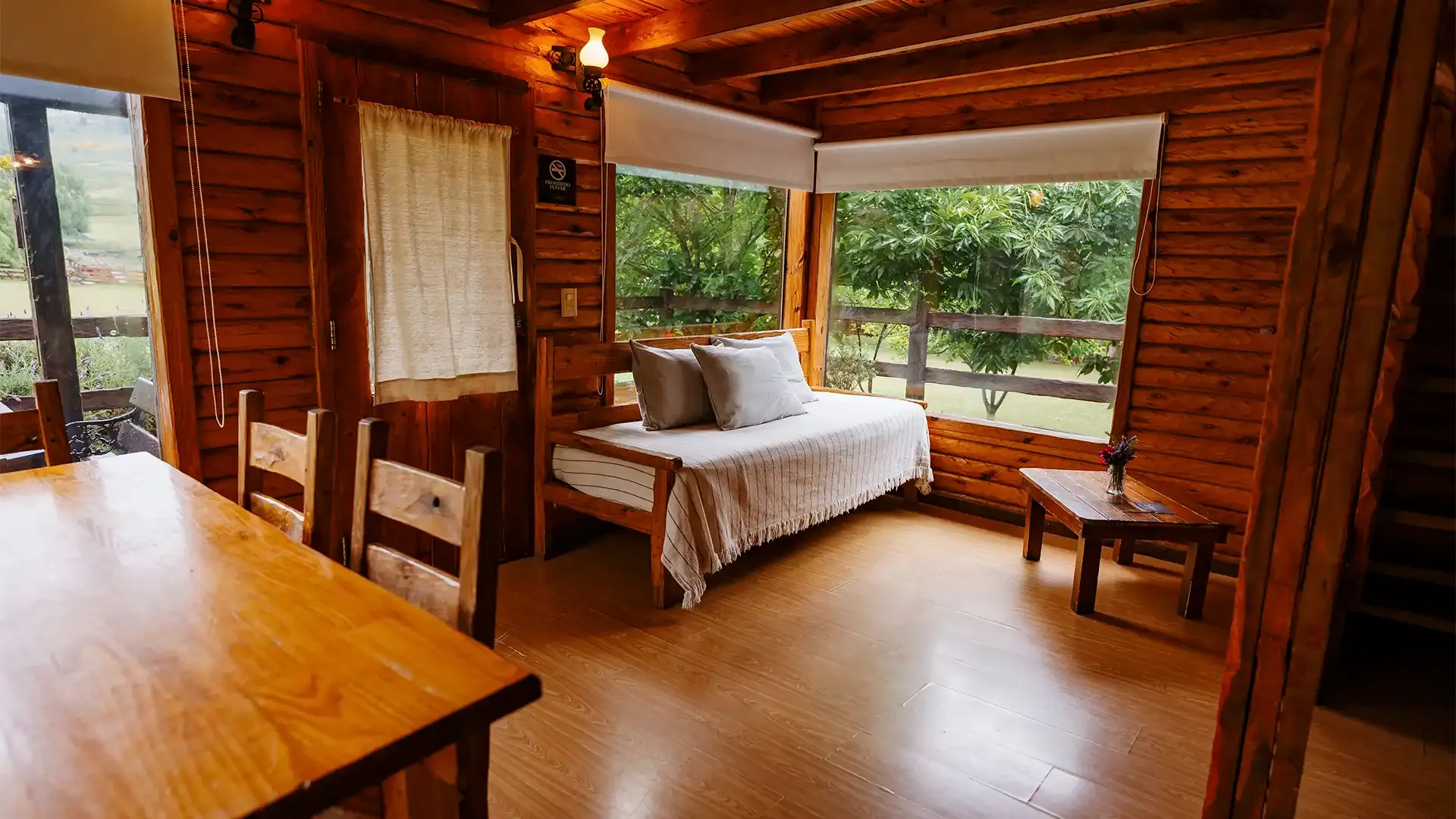 Interior de la Cabaña Axis en Valle de los Ciervos, Tandil