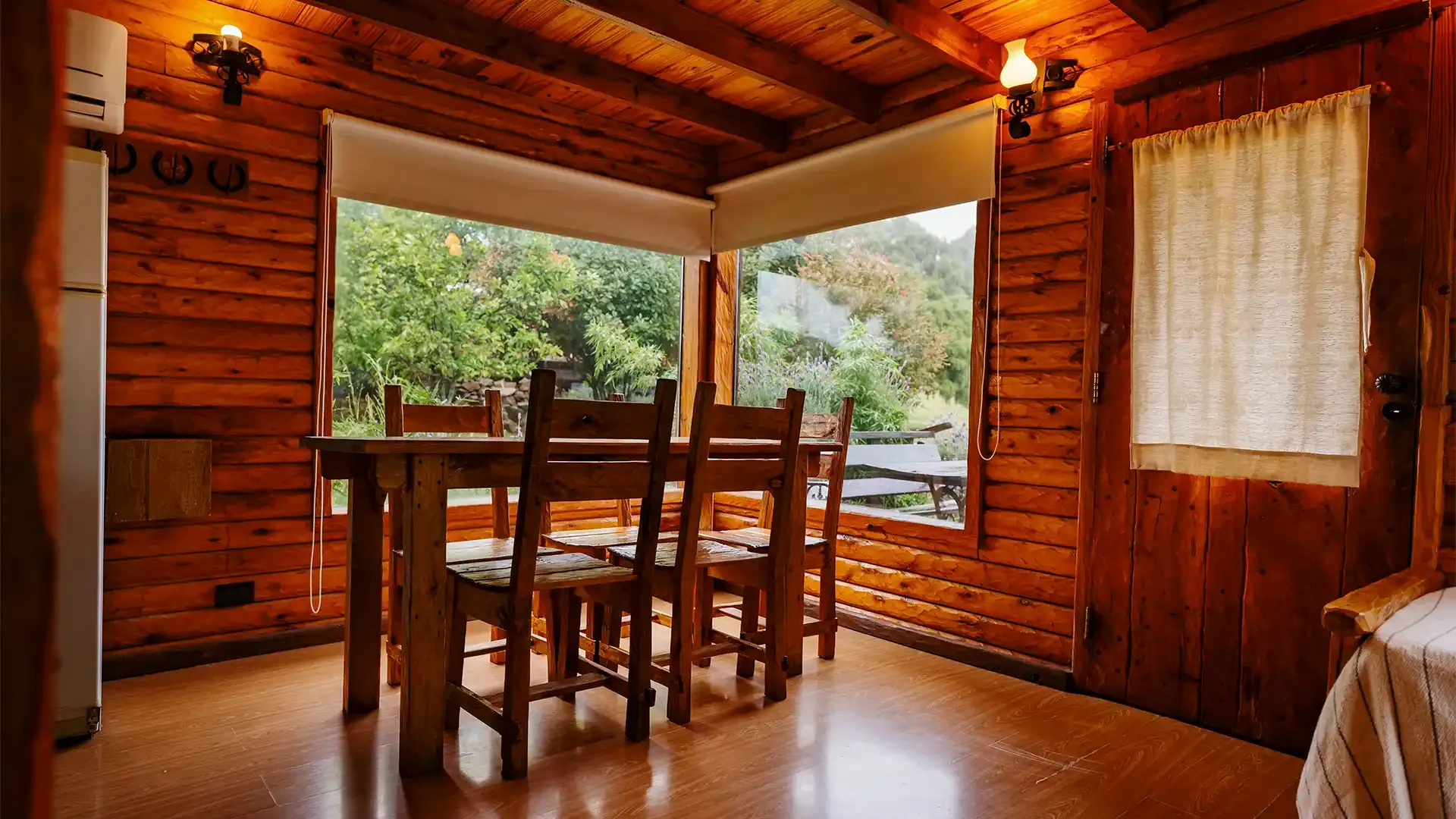 Interior de la Cabaña Axis en Valle de los Ciervos, Tandil