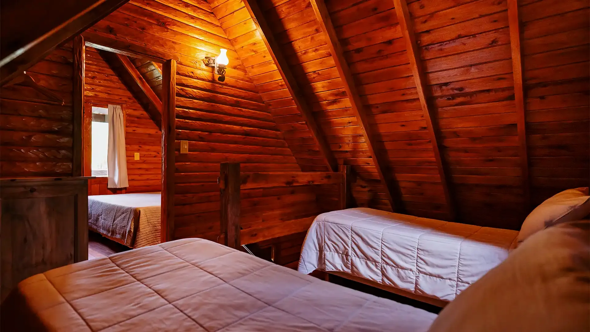 Interior de la Cabaña Axis en Valle de los Ciervos, Tandil