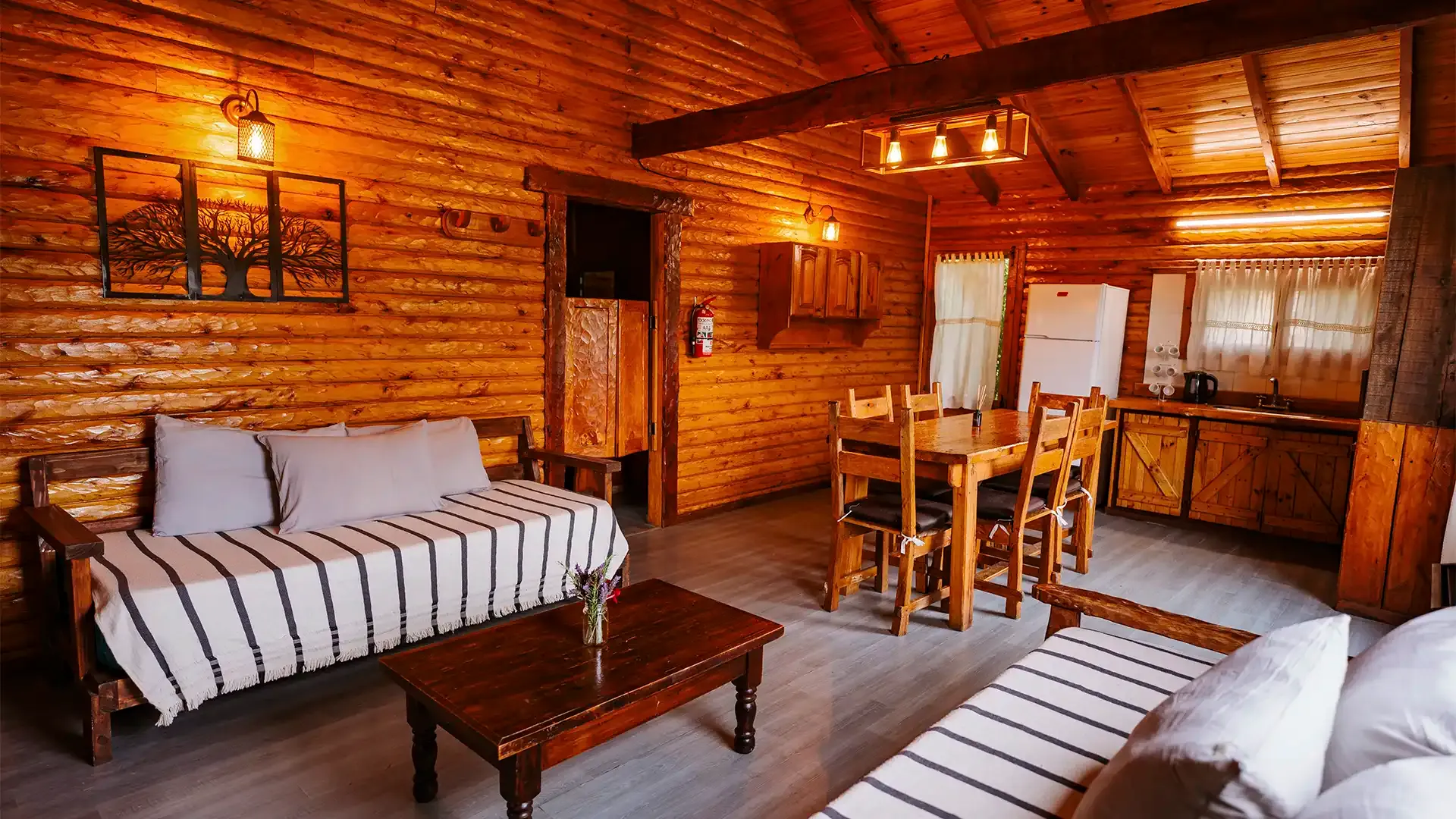 Interior de la Cabaña Huemul en Valle de los Ciervos, Tandil