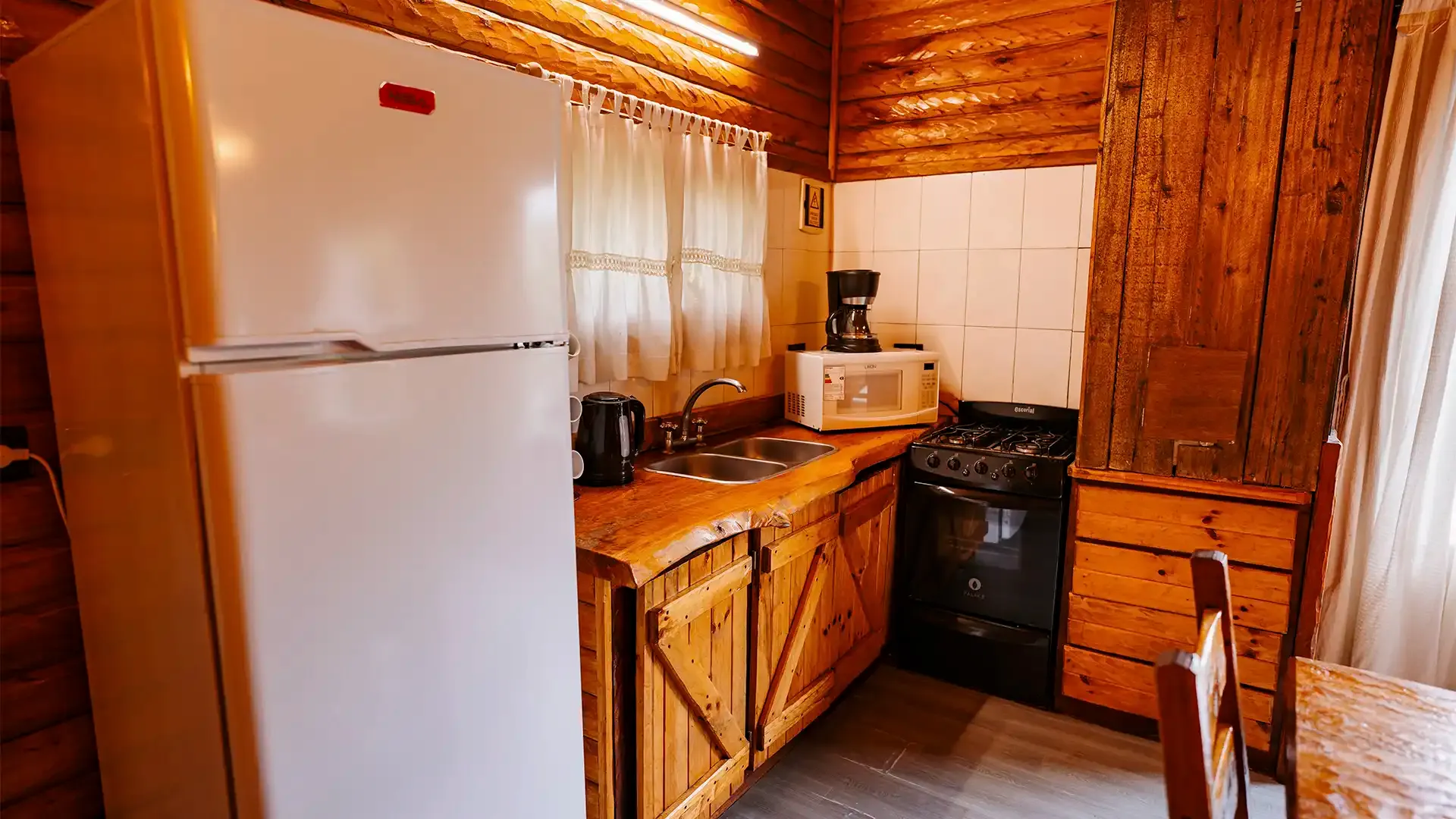 Interior de la Cabaña Huemul en Valle de los Ciervos, Tandil